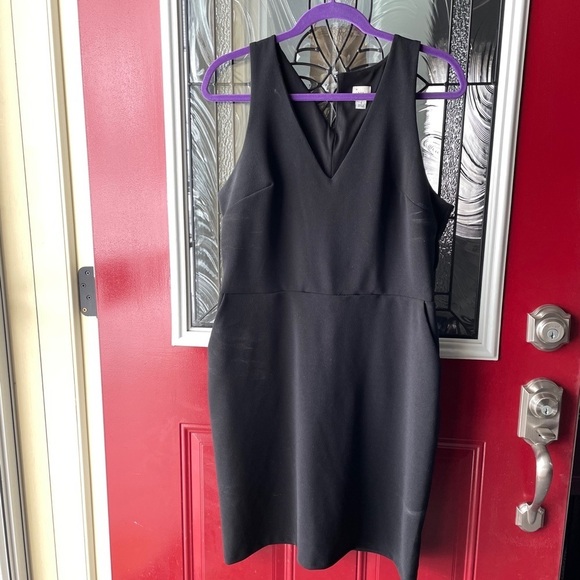 Sleeveless Dress - Picture 1 of 6